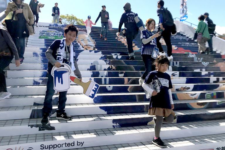 アビスパ福岡 鈴木大四郎先生 ニチデ 階段アート コラボ 日本デザイナー学院 九州校